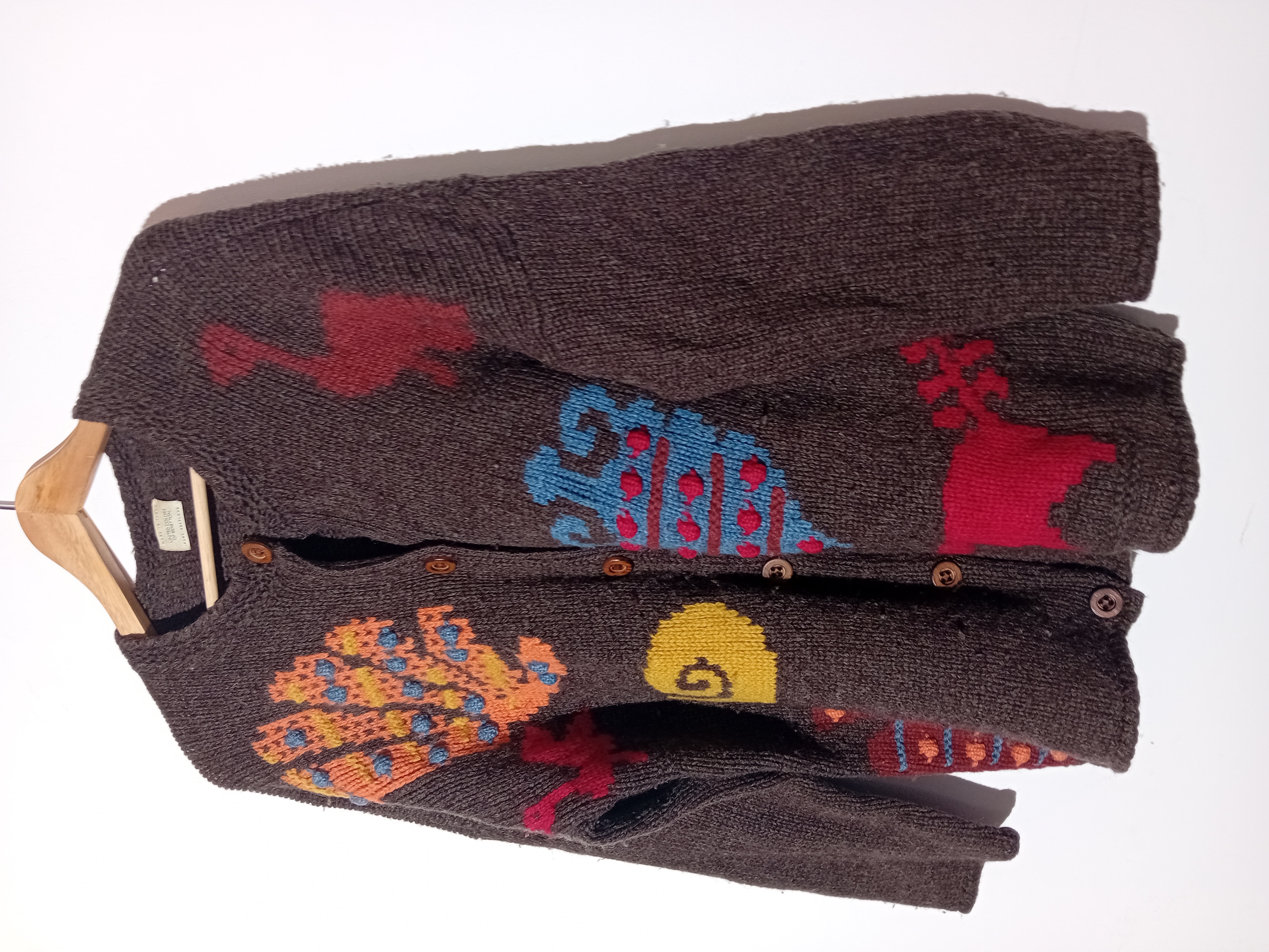 Gilet en laine Shetland marron avec motifs colorés