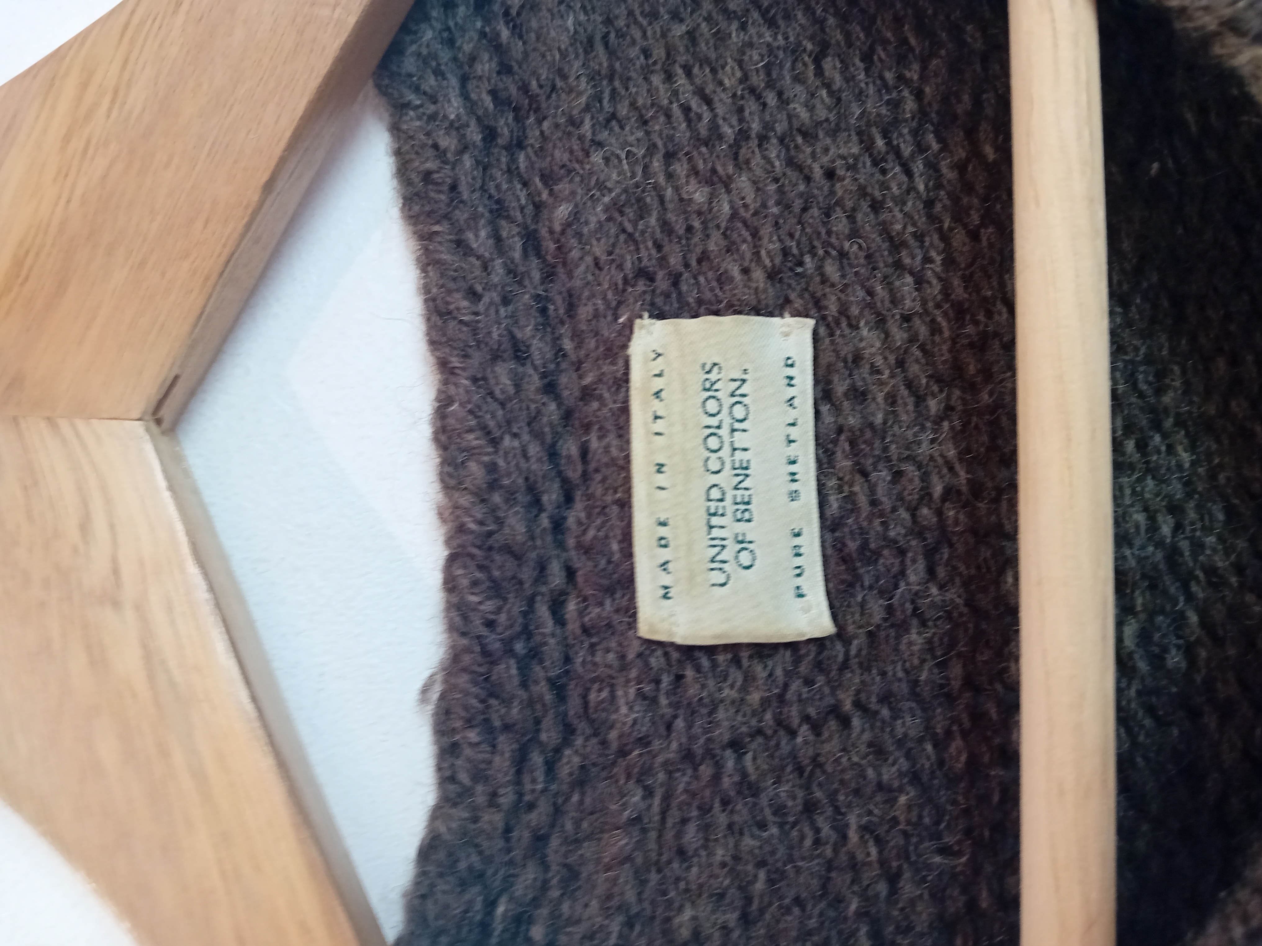 Gilet en laine Shetland marron avec motifs colorés