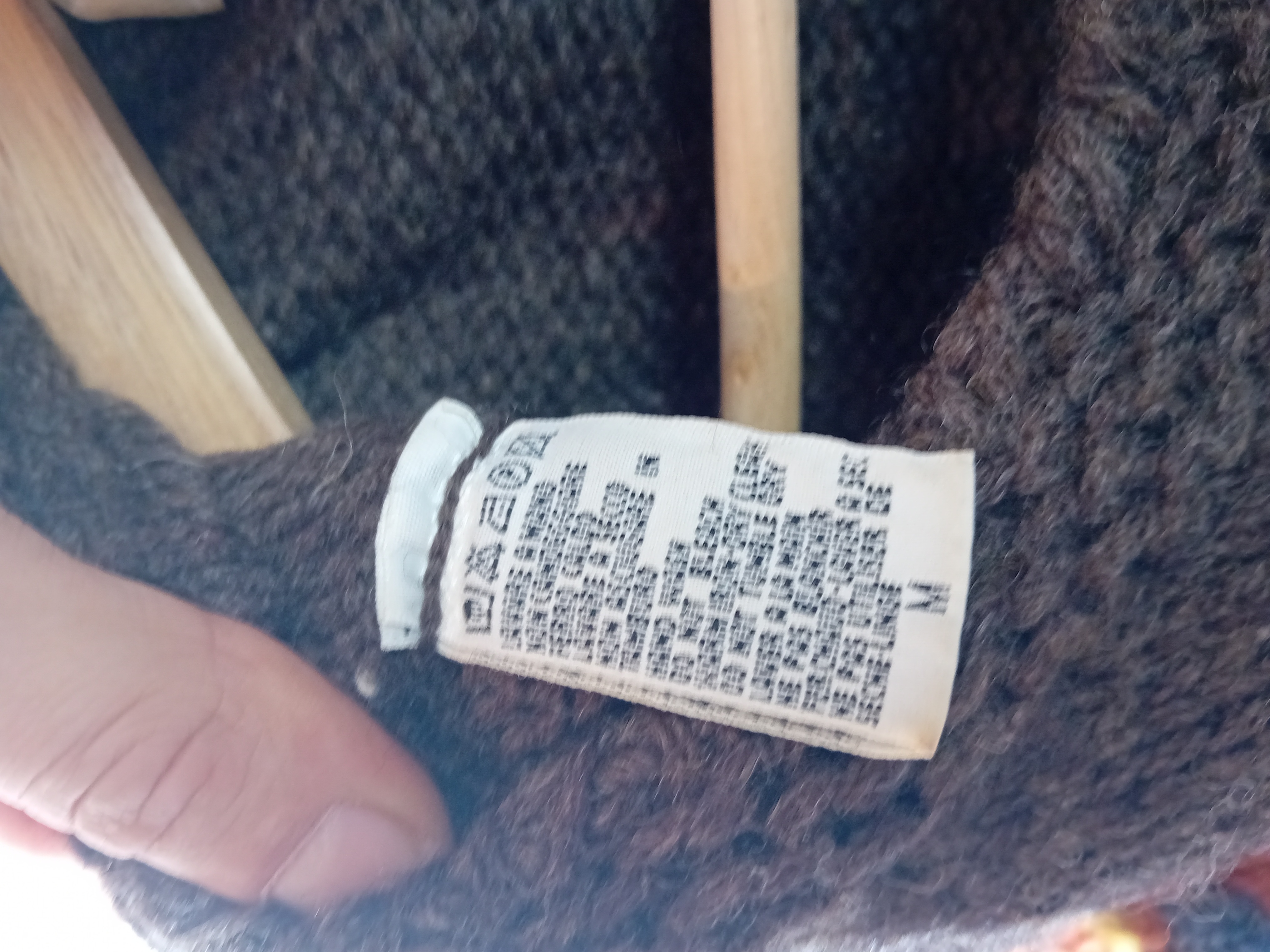 Gilet en laine Shetland marron avec motifs colorés