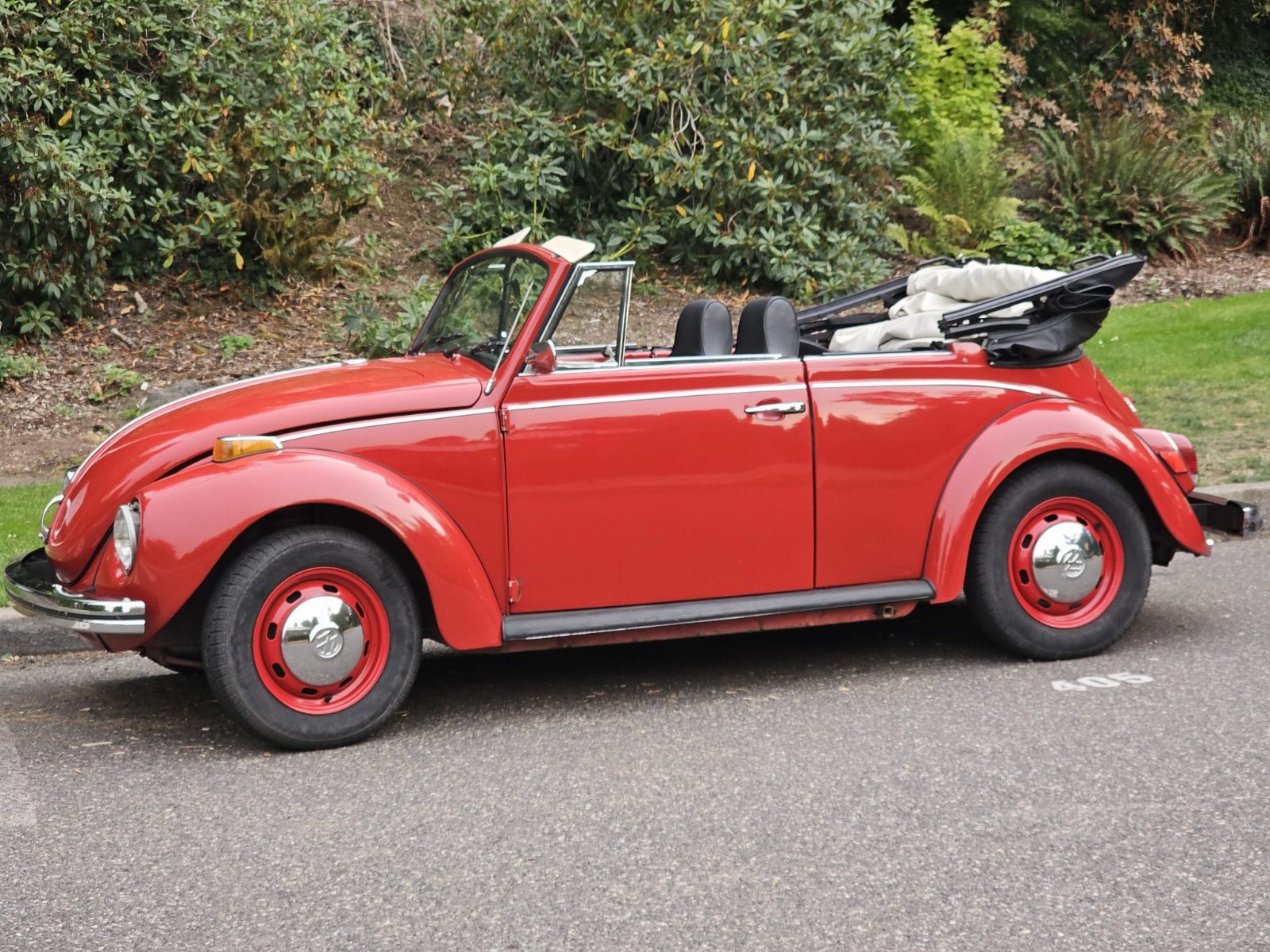 Coccinelle cabriolet, la balade cheveux au vent